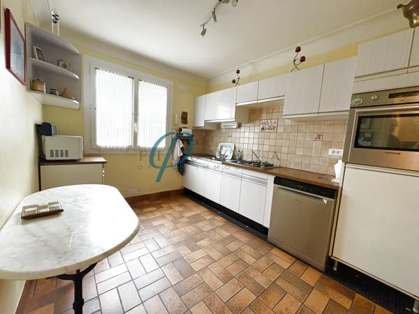 Maison avec jardin clos et garage dans un environnement calme sur Sucé sur Erdre.