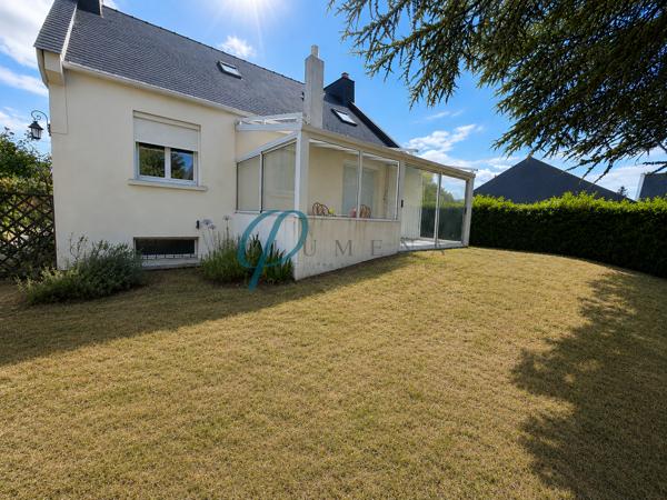 Maison avec jardin clos et garage dans un environnement calme sur Sucé sur Erdre.