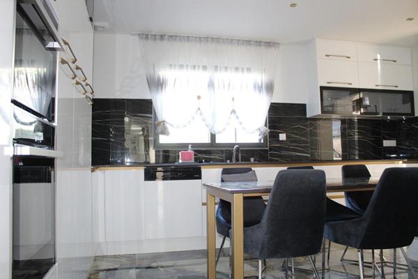 Exclusivité !! Côtes d'Armor 22440 Ploufragan. Villa d'exception, 5 chambres dont 1 suite parentale au Rdc. Terrasse surélevée, Garage