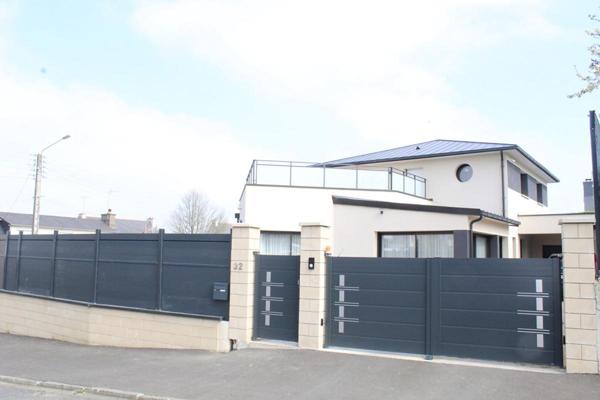 Exclusivité !! Côtes d'Armor 22440 Ploufragan. Villa d'exception, 5 chambres dont 1 suite parentale au Rdc. Terrasse surélevée, Garage