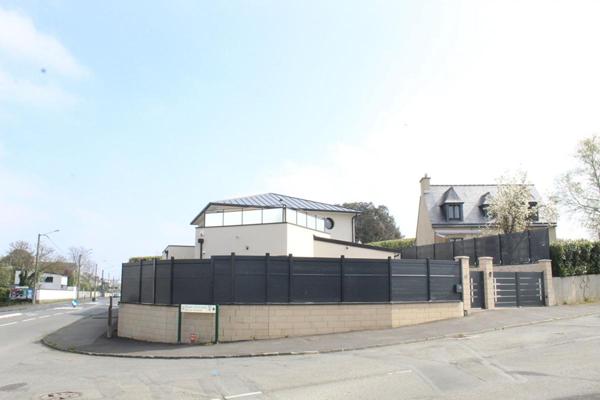 Exclusivité !! Côtes d'Armor 22440 Ploufragan. Villa d'exception, 5 chambres dont 1 suite parentale au Rdc. Terrasse surélevée, Garage