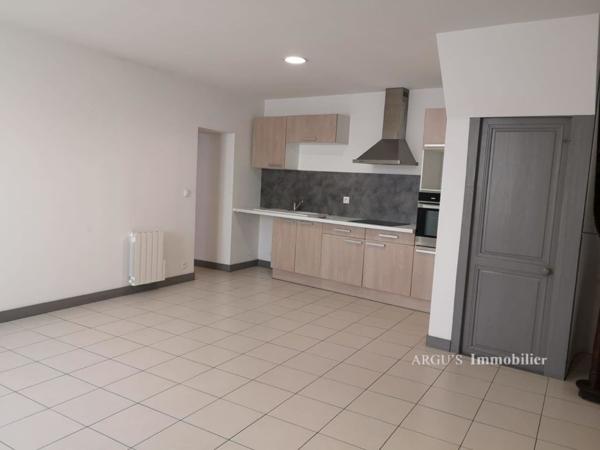 Maison à Louer à Civray