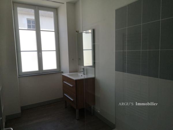 Maison à Louer à Civray