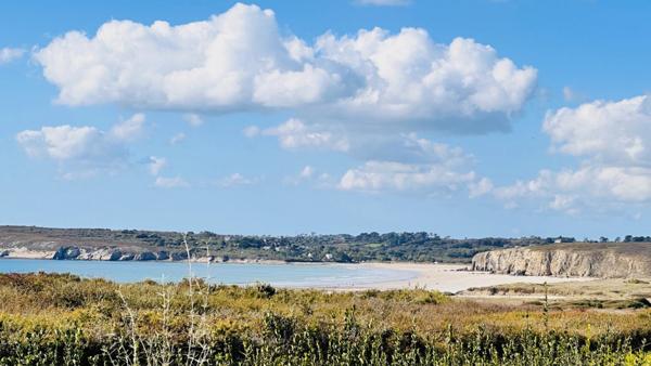 « Goulien – Charmante maison en pierre à deux pas de la plage »