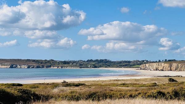 « Goulien – Charmante maison en pierre à deux pas de la plage »