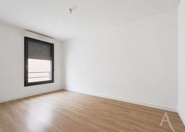 Appartement Mantes La Ville 4 pièces avec terrasse, parking et charges toutes comprises