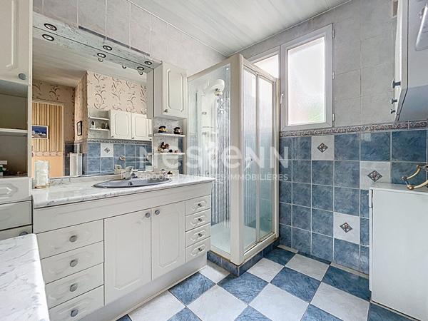 A vendre maison individuelle avec jardin à Saint Cyr L Ecole.