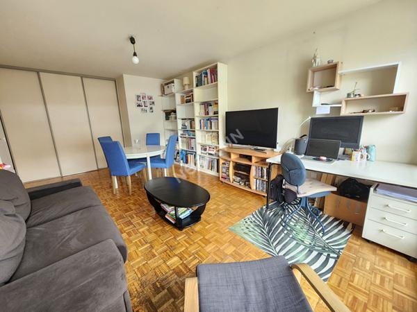 PUTEAUX Quartier de La Défense -Appartement 2 pièces de 56M² avec cave et parking