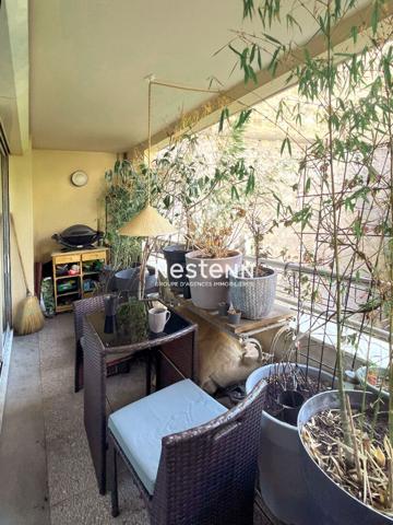 ISSY-LES-MOULINEAUX - CENTRE-VILLE - MAIRIE D'ISSY - Appartement 2 pièces avec loggia