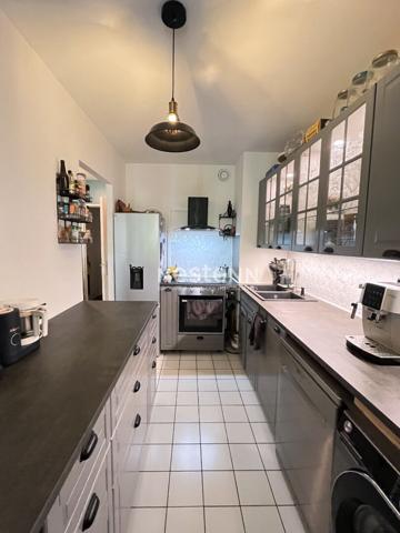 ISSY-LES-MOULINEAUX - CENTRE-VILLE - MAIRIE D'ISSY - Appartement 2 pièces avec loggia