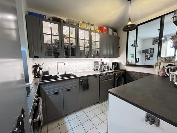 ISSY-LES-MOULINEAUX - CENTRE-VILLE - MAIRIE D'ISSY - Appartement 2 pièces avec loggia