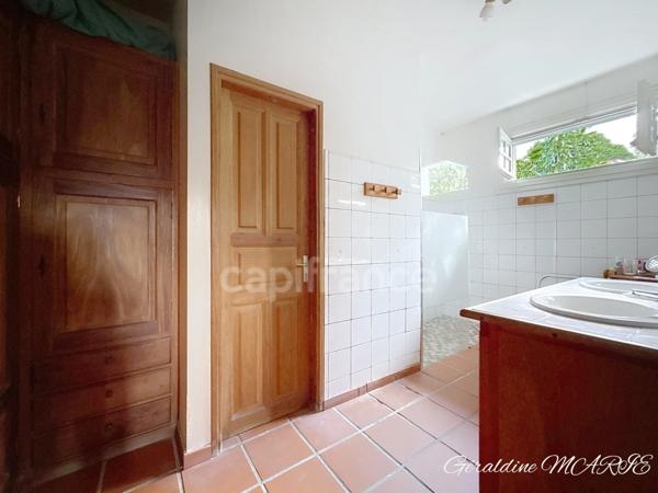 Maison à vendre 6 pièces + Appartement T2 à SAINT CLAUDE (971)