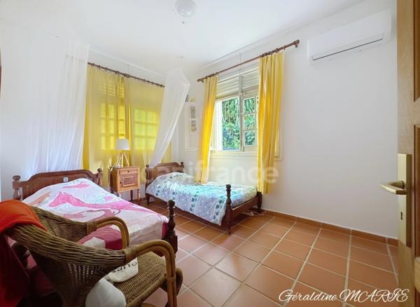 Maison à vendre 6 pièces + Appartement T2 à SAINT CLAUDE (971)