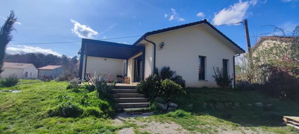 Villa avec terrain proche du village