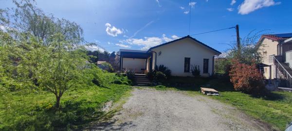 Villa avec terrain proche du village