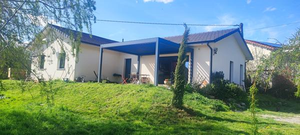 Villa avec terrain proche du village