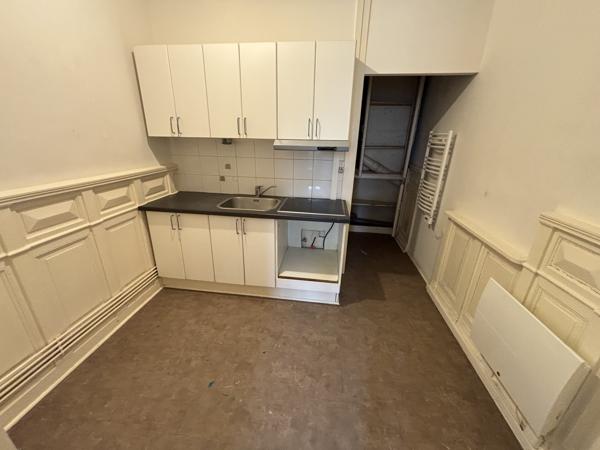 Dunkerque centre: Studio bis à rénover à coté du lycée Jean Bart.