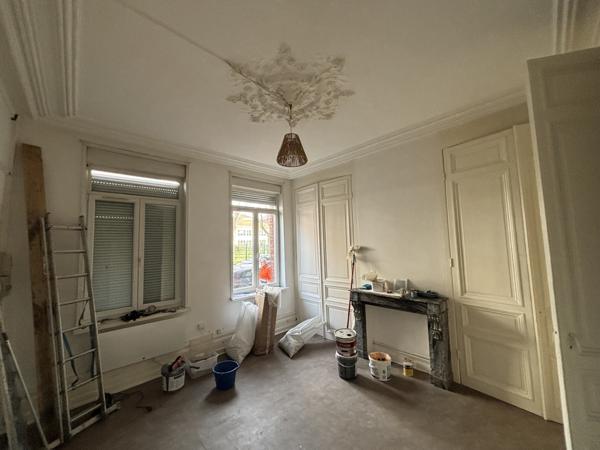 Dunkerque centre: Studio bis à rénover à coté du lycée Jean Bart.
