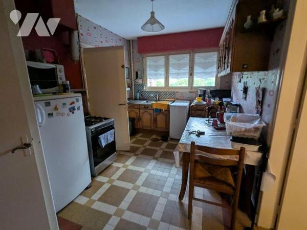 A VENDRE - Pas-de-Calais - ISBERGUES - MAISON A RAFFRAICHIR AVEC GARAGE ET JARDIN 3 CHAMBRES co...