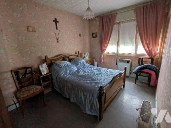 A VENDRE - Pas-de-Calais - ISBERGUES - MAISON A RAFFRAICHIR AVEC GARAGE ET JARDIN 3 CHAMBRES co...