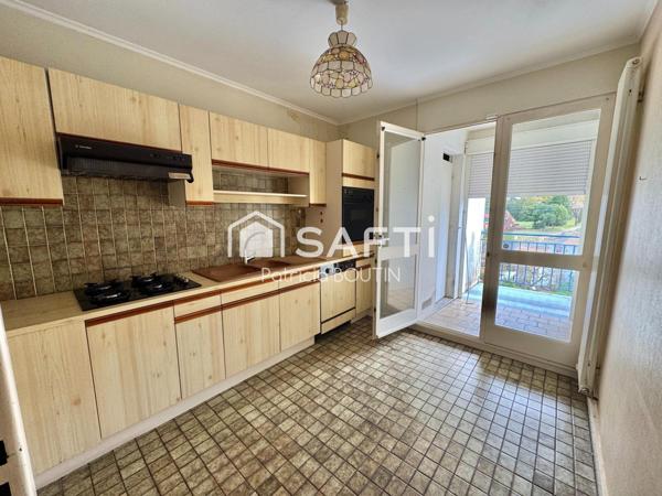 NIORT APPARTEMENT 1 CHAMBRE, DEUX BALCONS ET CAVE !