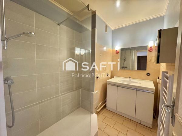 NIORT APPARTEMENT 1 CHAMBRE, DEUX BALCONS ET CAVE !