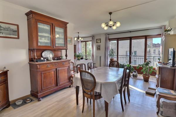 Marseille (13005) T3 traversant---rénové---2 balcons---proximité immédiate Camas