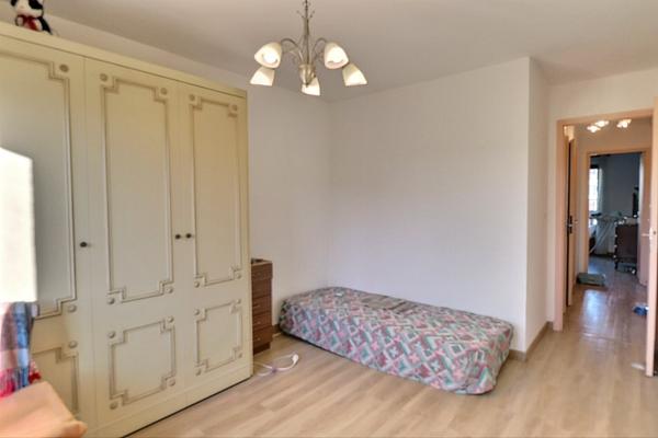 Marseille (13005) T3 traversant---rénové---2 balcons---proximité immédiate Camas