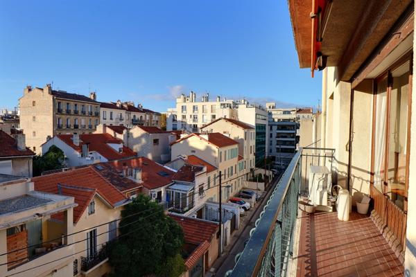 Marseille (13005) T3 traversant---rénové---2 balcons---proximité immédiate Camas
