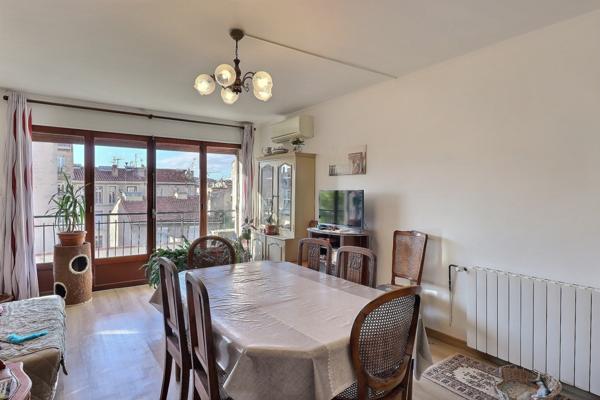 Marseille (13005) T3 traversant---rénové---2 balcons---proximité immédiate Camas