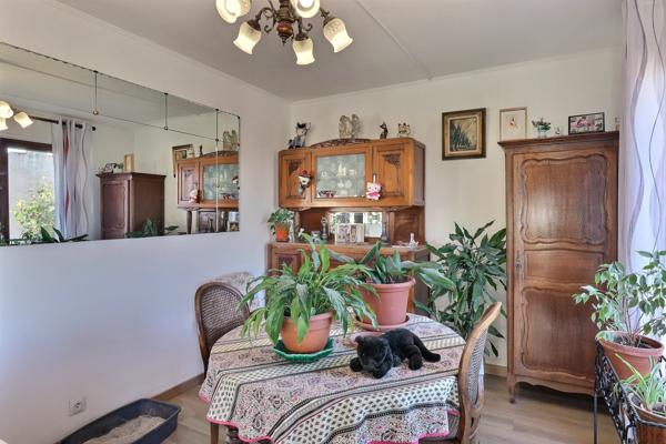 Marseille (13005) T3 traversant---rénové---2 balcons---proximité immédiate Camas