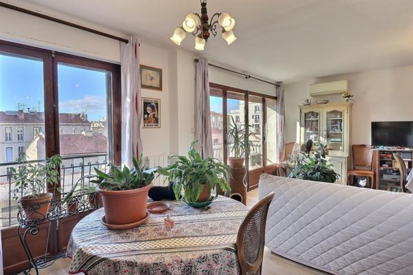 Marseille (13005) T3 traversant---rénové---2 balcons---proximité immédiate Camas