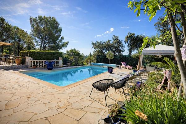En exclusivité charme et authenticité avec vue panoramique à Flayosc