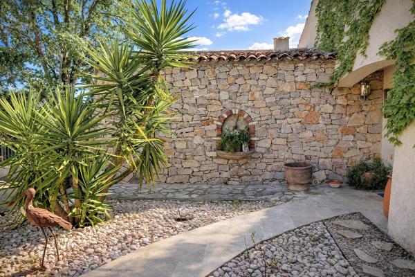 En exclusivité charme et authenticité avec vue panoramique à Flayosc
