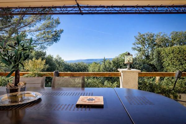 En exclusivité charme et authenticité avec vue panoramique à Flayosc