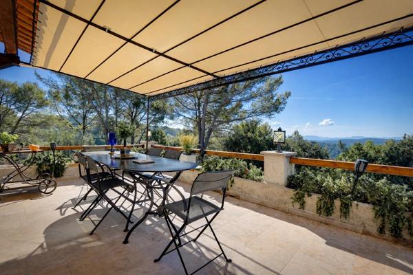 En exclusivité charme et authenticité avec vue panoramique à Flayosc