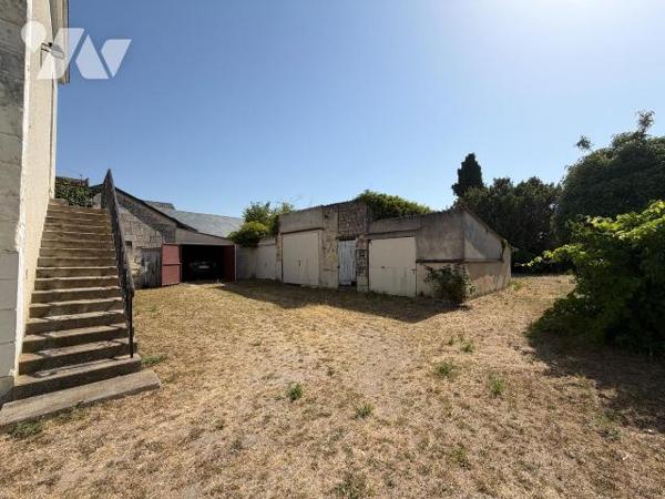 CHINON - ENSEMBLE IMMOBILIER À FORT POTENTIEL LOCATIF
Sur une parcelle de plus de 10 000 m², e...