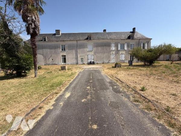 CHINON - ENSEMBLE IMMOBILIER À FORT POTENTIEL LOCATIF
Sur une parcelle de plus de 10 000 m², e...