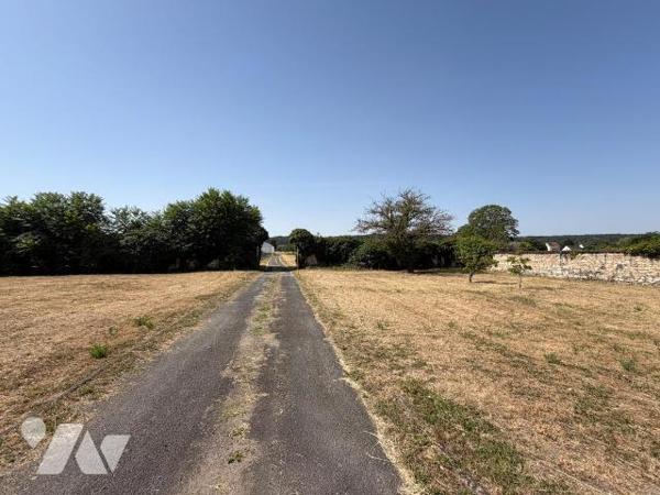 CHINON - ENSEMBLE IMMOBILIER À FORT POTENTIEL LOCATIF
Sur une parcelle de plus de 10 000 m², e...