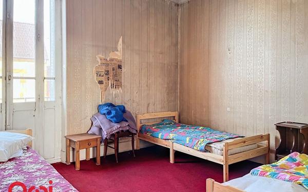 Maison à vendre    6 pièces •  Montmarault