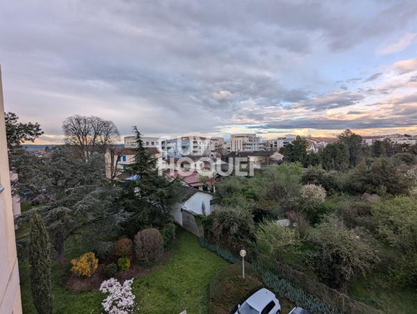 À vendre : Appartement 4 pièces dernier étage à Décines-Charpieu