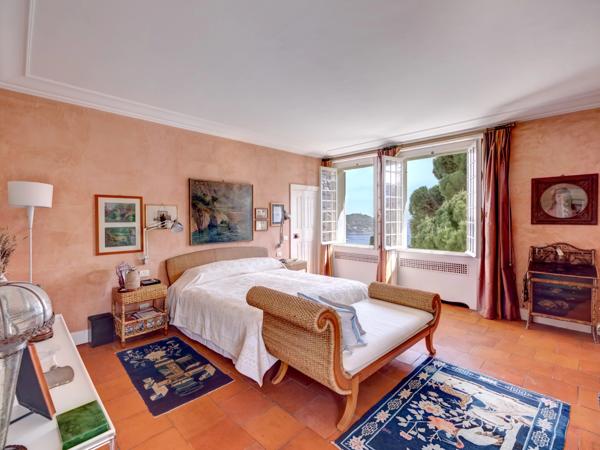 Villa élégante avec vue mer