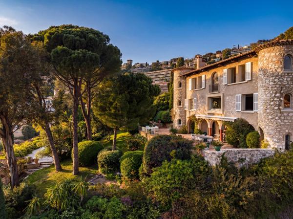 Villa élégante avec vue mer