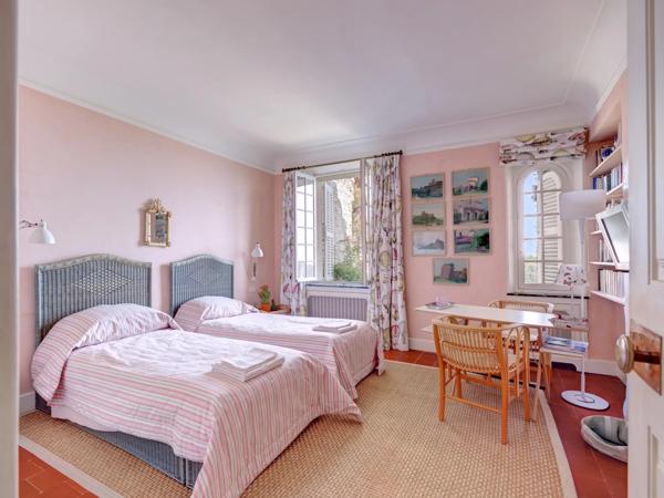 Villa élégante avec vue mer