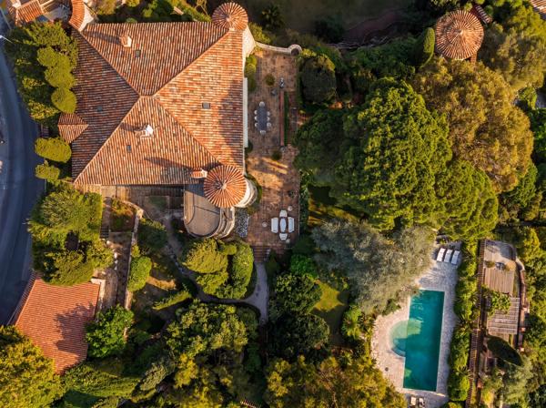 Villa élégante avec vue mer