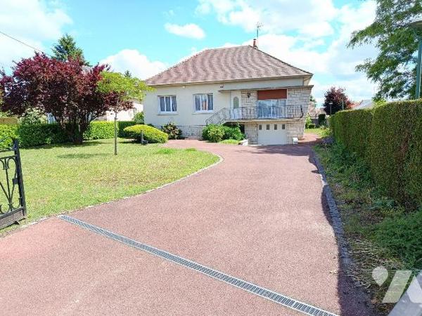 PAVILLON ARTISANAL GRANDE SUPERFICIE PROCHE TOUTES COMMODITES
IDEALEMENT SITUE, COMMERCES, ECO...