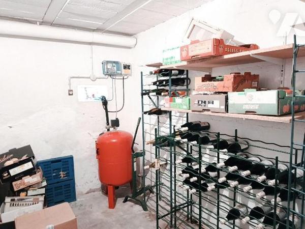 PAVILLON ARTISANAL GRANDE SUPERFICIE PROCHE TOUTES COMMODITES
IDEALEMENT SITUE, COMMERCES, ECO...
