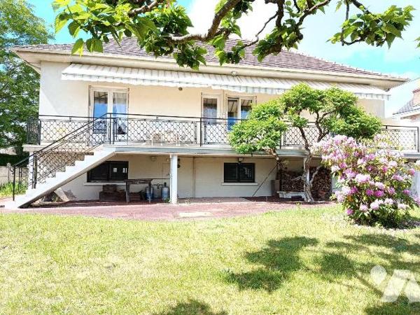 PAVILLON ARTISANAL GRANDE SUPERFICIE PROCHE TOUTES COMMODITES
IDEALEMENT SITUE, COMMERCES, ECO...
