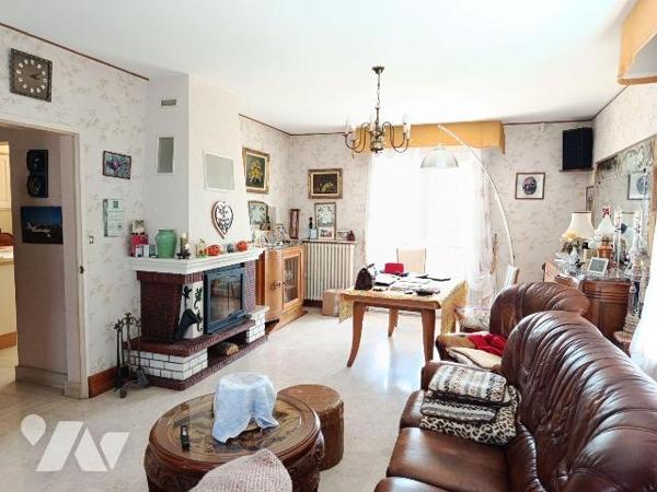 PAVILLON ARTISANAL GRANDE SUPERFICIE PROCHE TOUTES COMMODITES
IDEALEMENT SITUE, COMMERCES, ECO...