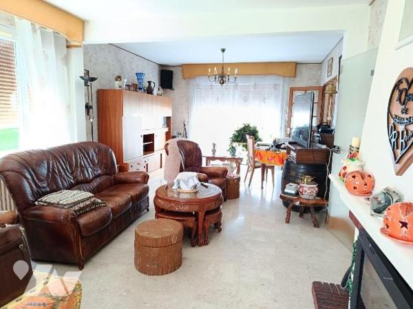 PAVILLON ARTISANAL GRANDE SUPERFICIE PROCHE TOUTES COMMODITES
IDEALEMENT SITUE, COMMERCES, ECO...